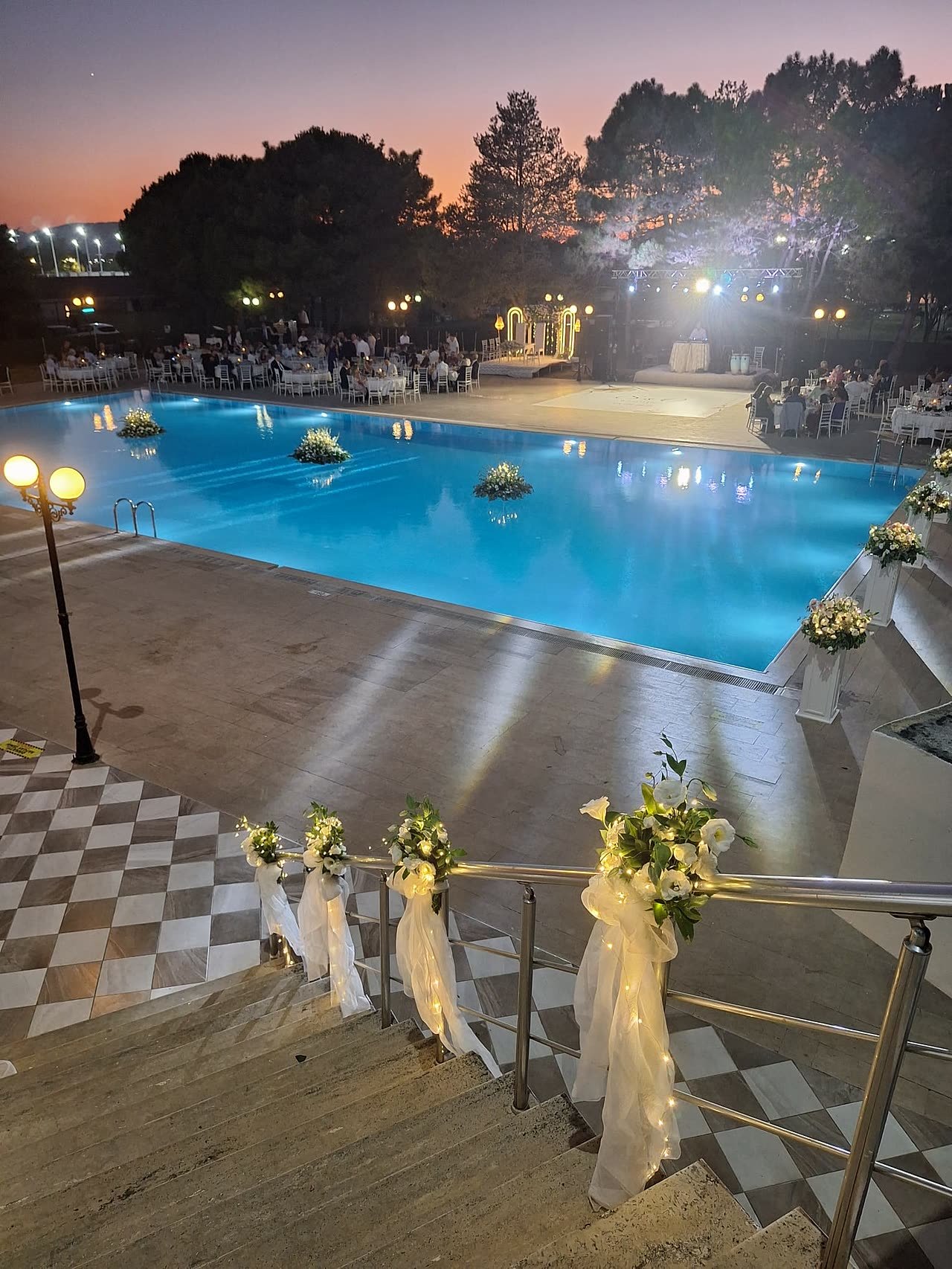 Gece ışıklandırmalı havuz, Emexotel Havuzbaşı