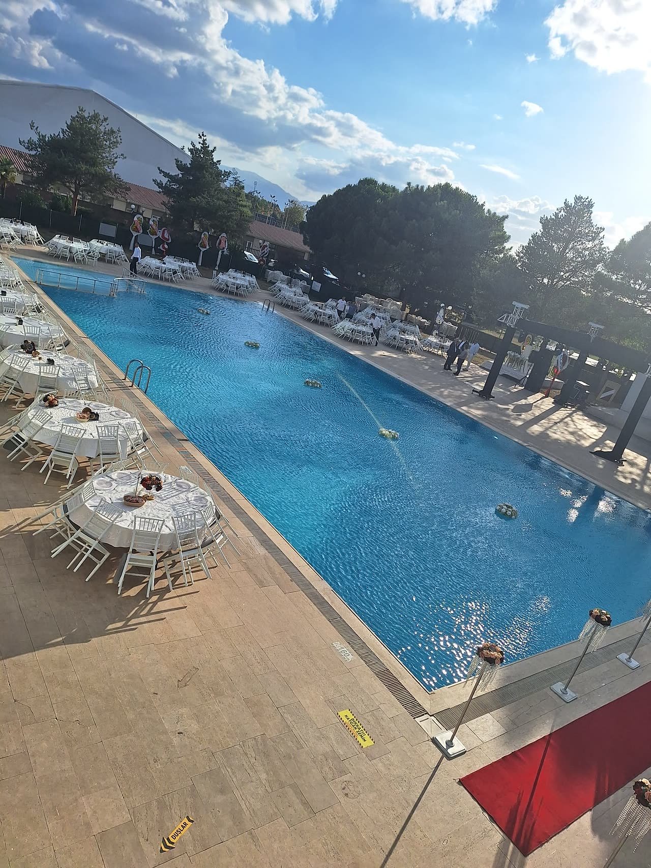 Emex Hotel havuzbaşı etkinlik alanı