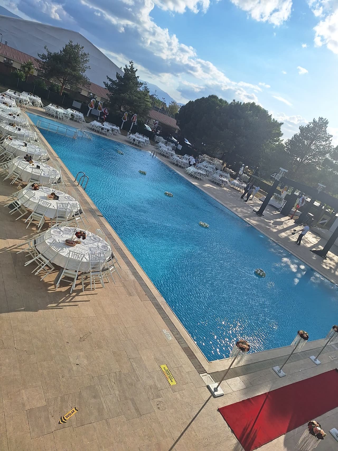 Emex Hotel havuzbaşı etkinlik alanı