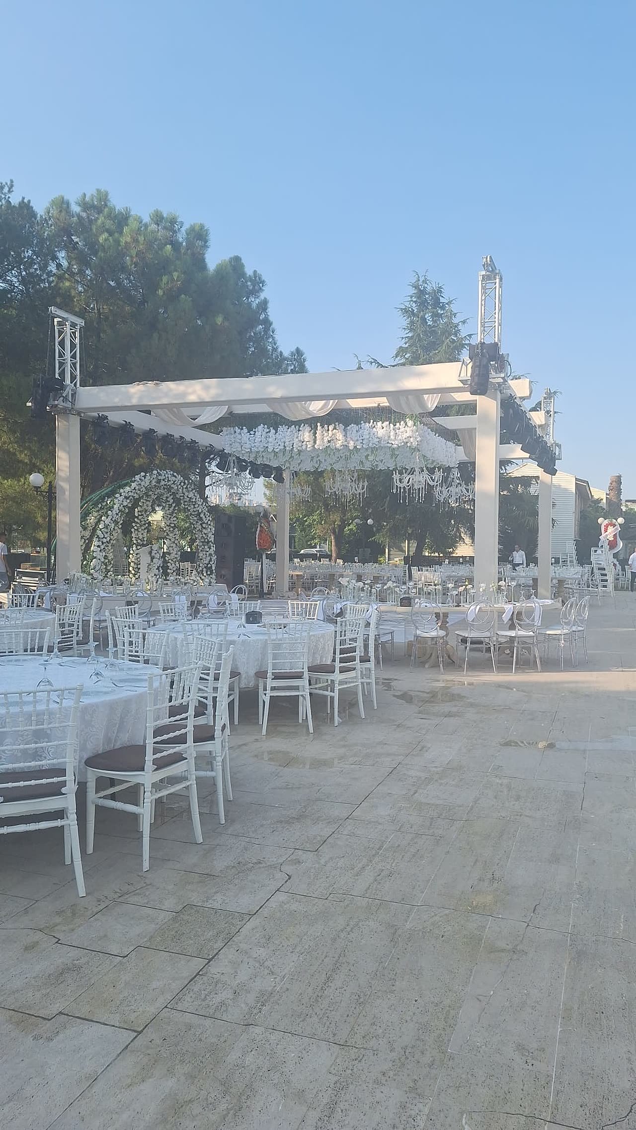 Emex Hotel havuzbaşı etkinlik alanı